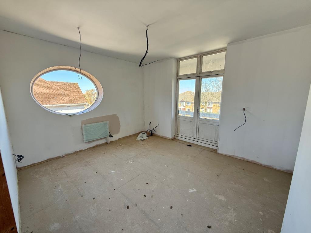 Lot: 60 - FREEHOLD SITE WITH PLANNING FOR CONVERSION AND NEW BUILD TO PROVIDE TEN FLATS - Living room